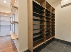 西別所の家（玄関収納）