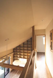 河辺町の家（廊下）